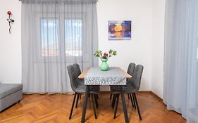 Apartments Lovric With Sea View