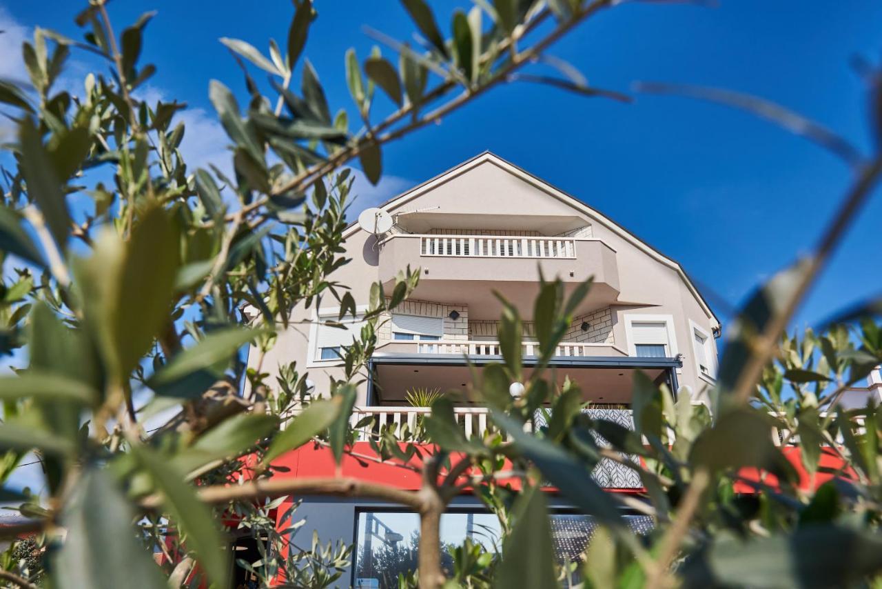 Apartments Lovric With Sea View Kaštela Exterior foto