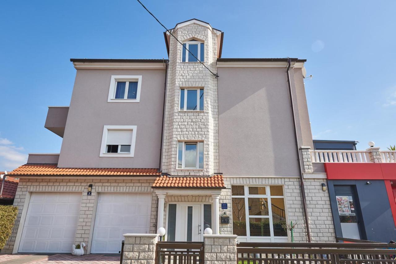 Apartments Lovric With Sea View Kaštela Exterior foto