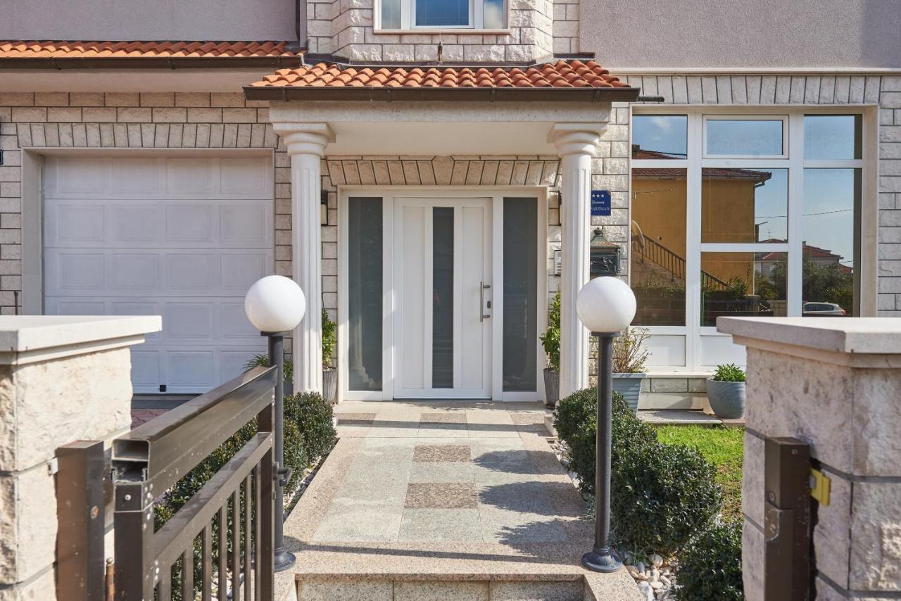 Apartments Lovric With Sea View Kaštela Exterior foto