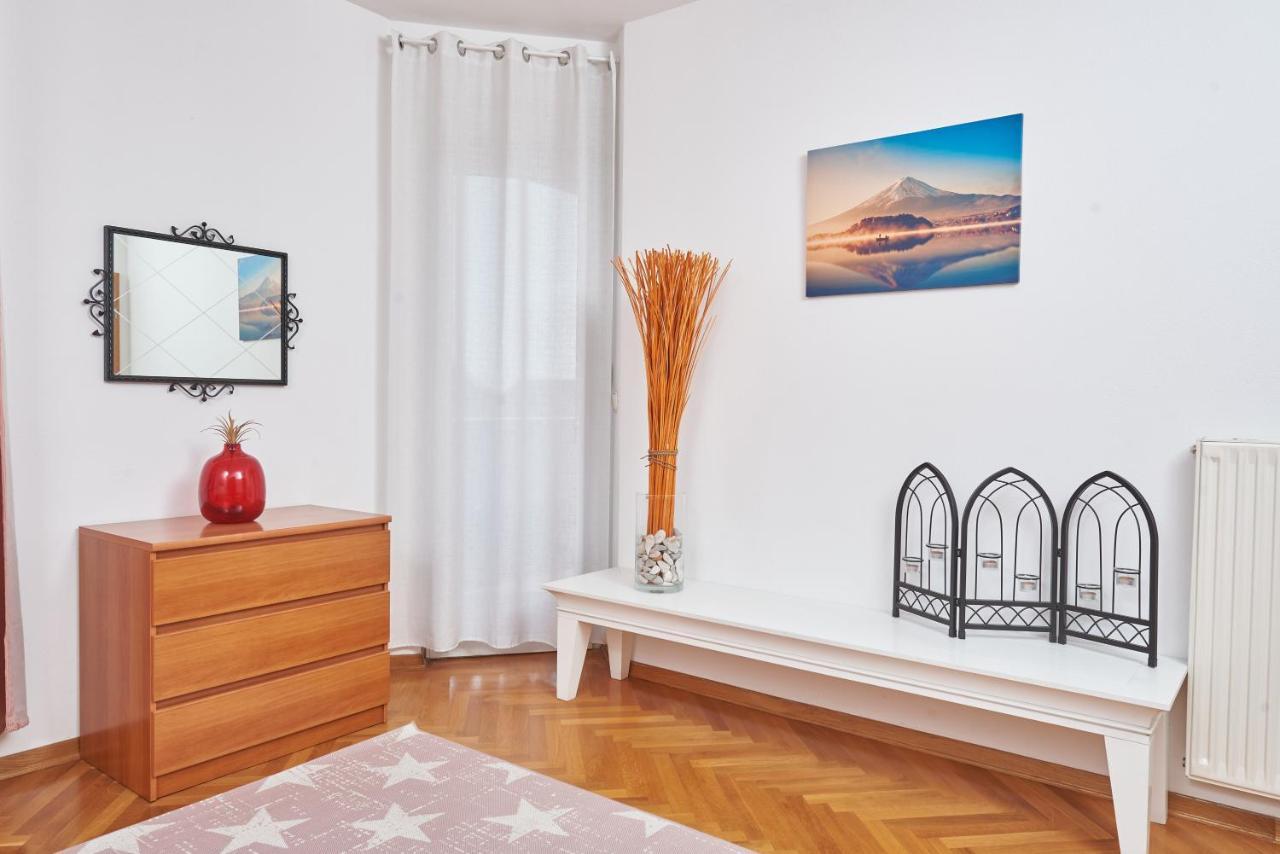 Apartments Lovric With Sea View Kaštela Exterior foto