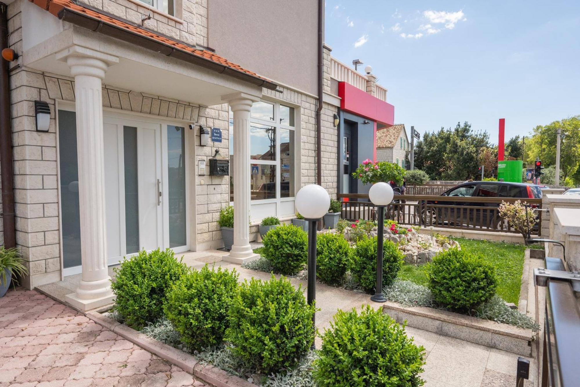 Apartments Lovric With Sea View Kaštela Exterior foto