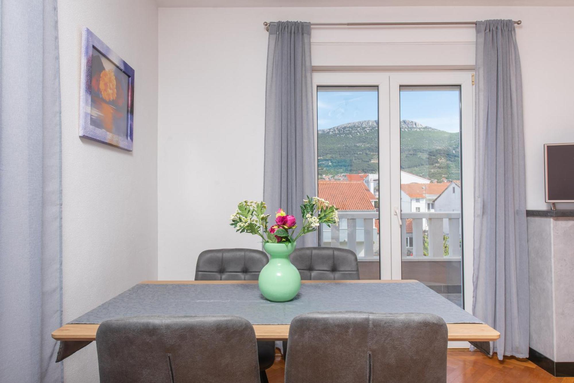 Apartments Lovric With Sea View Kaštela Exterior foto