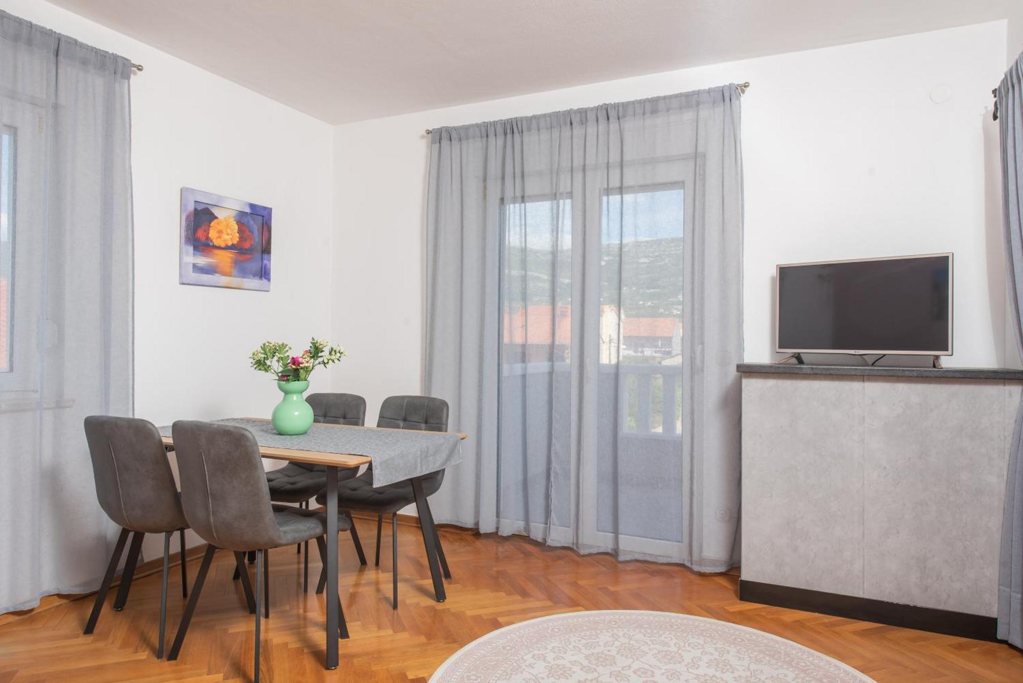 Apartments Lovric With Sea View Kaštela Exterior foto