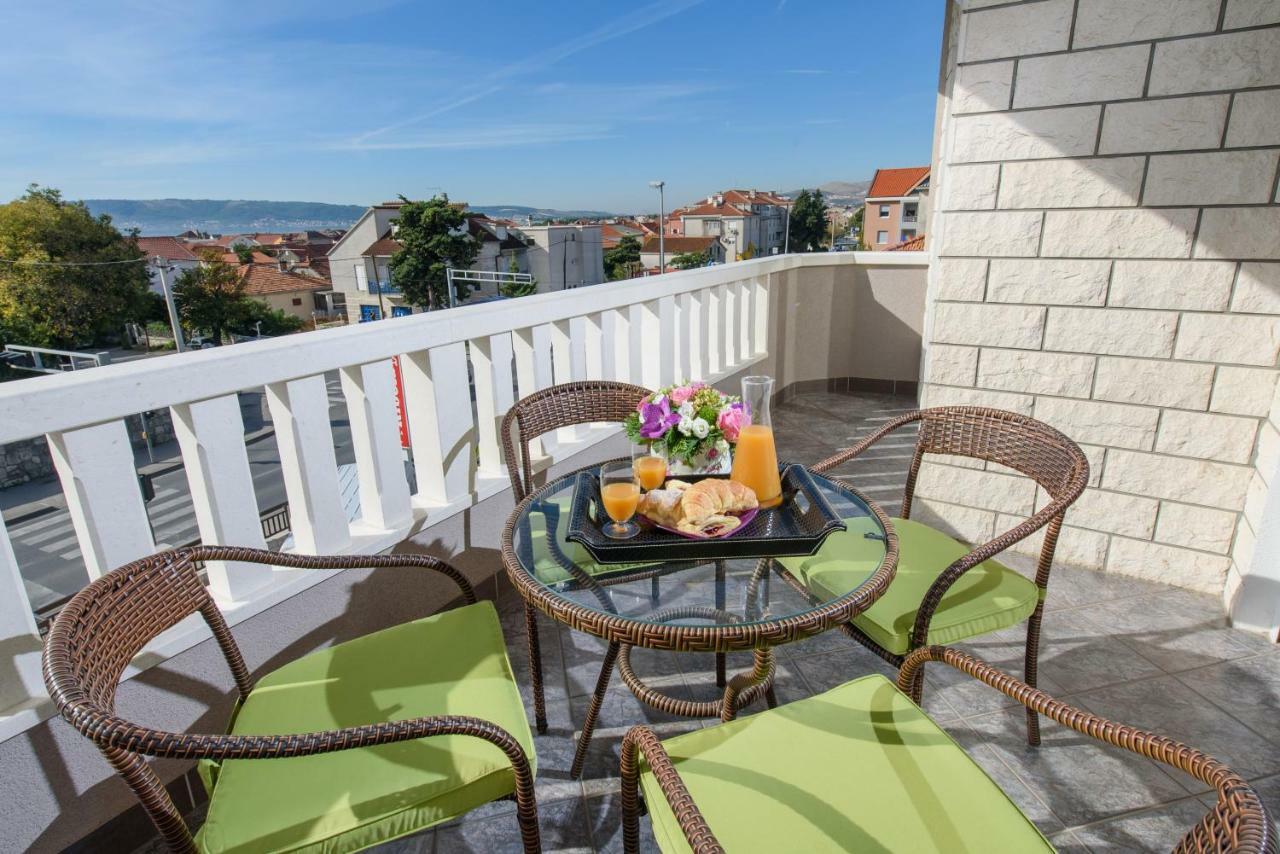Apartments Lovric With Sea View Kaštela Exterior foto