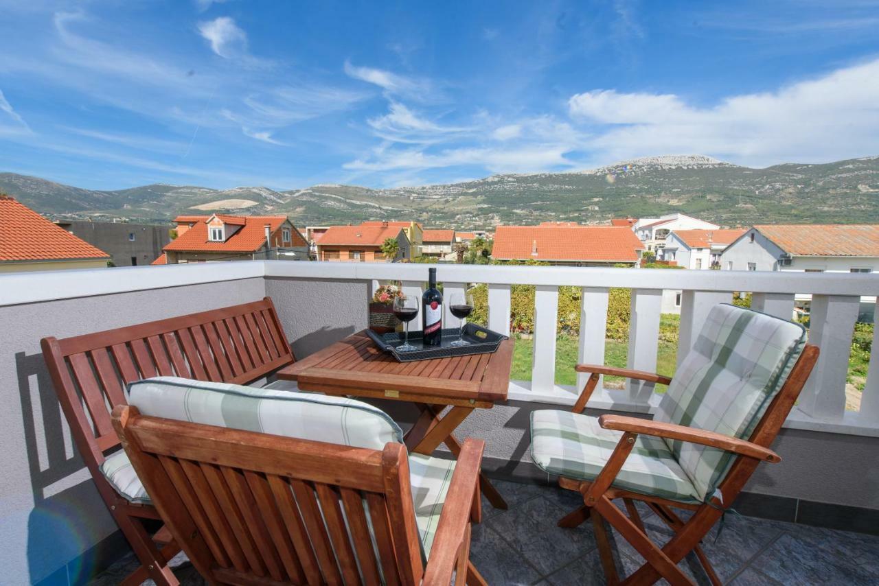 Apartments Lovric With Sea View Kaštela Exterior foto