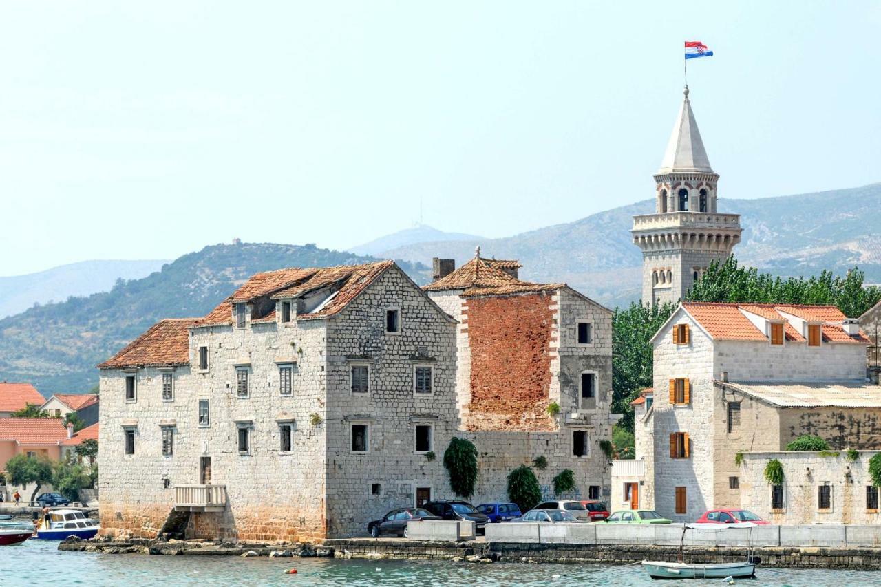 Apartments Lovric With Sea View Kaštela Exterior foto